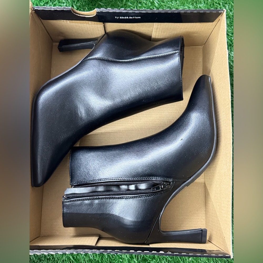 Elegant Black Ankle Boots